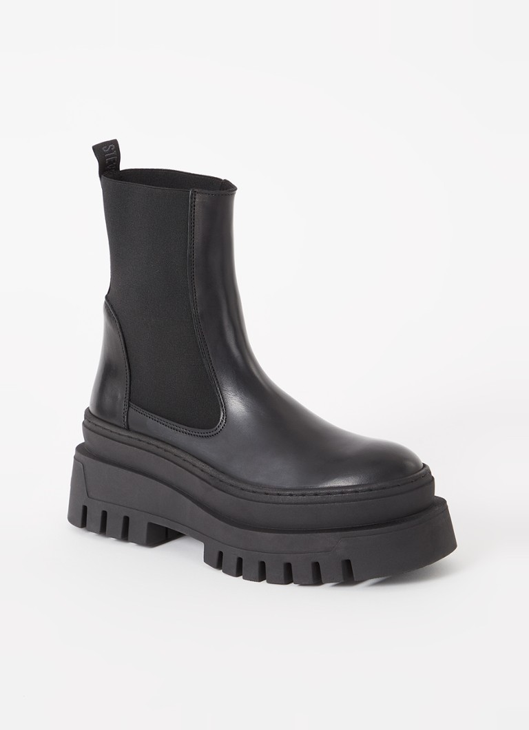 Ghete Chelsea de la Cassandra, personajul lui Steve Madden
