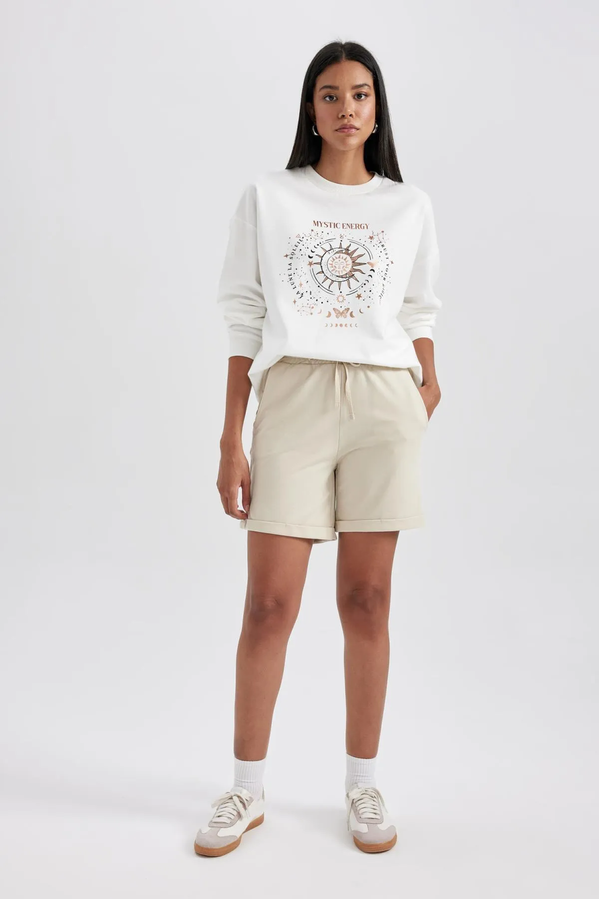 DeFacto  Dünnes Sweatshirt mit Rundhalsausschnitt und Relax Fit B1808ax23au