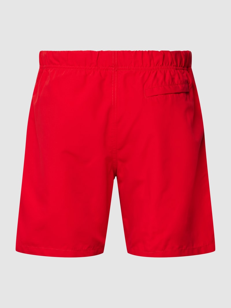 Badehose mit Label-Patch in rot