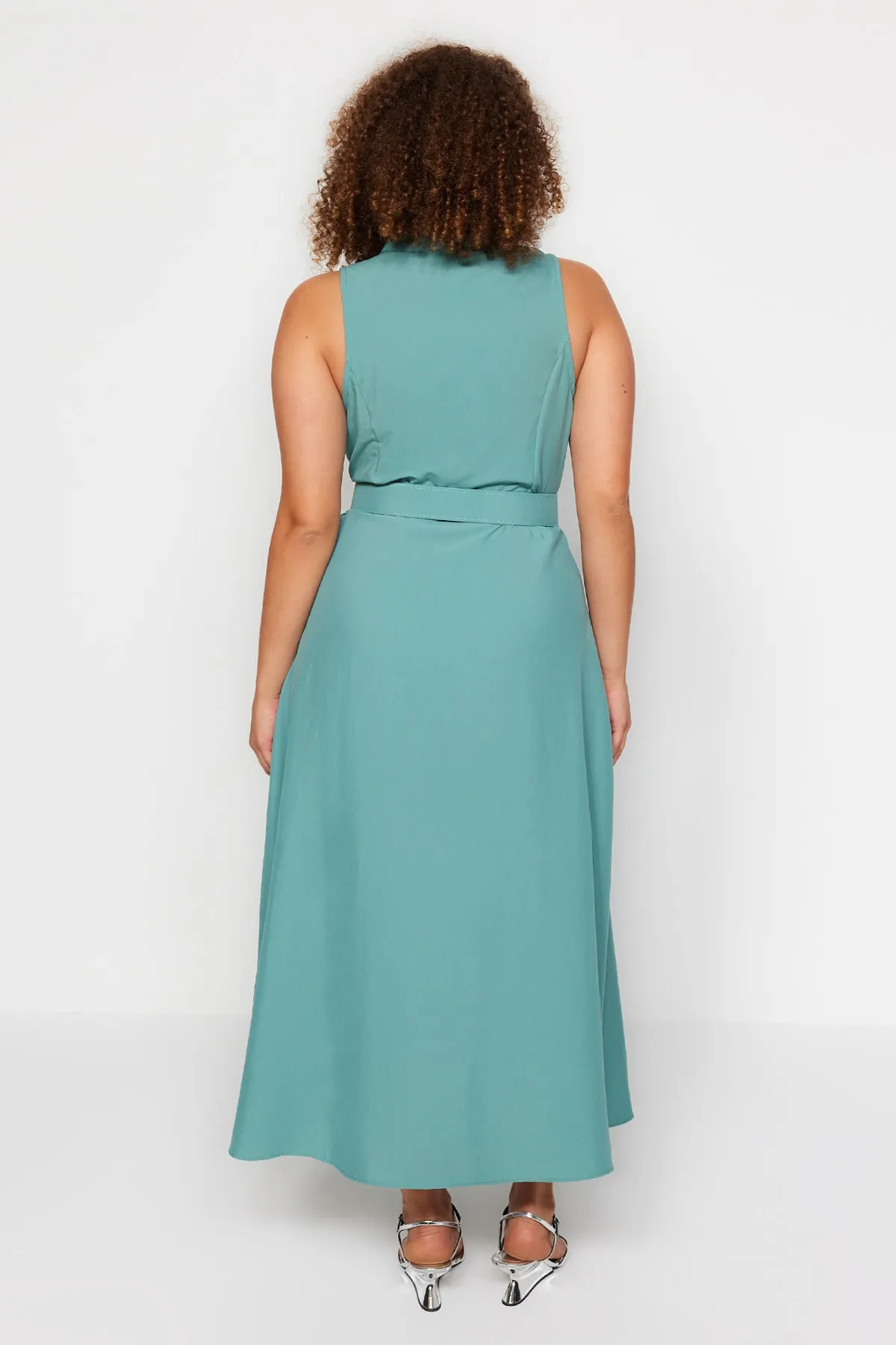 Trendyol Curve  Mintgrünes gewebtes Hemdblusenkleid mit Gürtel TBBSS23AH00277