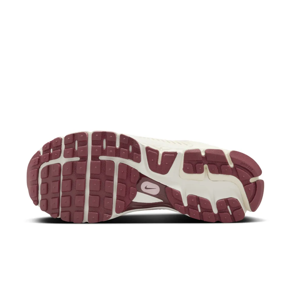 Nike Zoom Vomero 5 WMNS Red Coconut Milk HF0737-111 / weiss