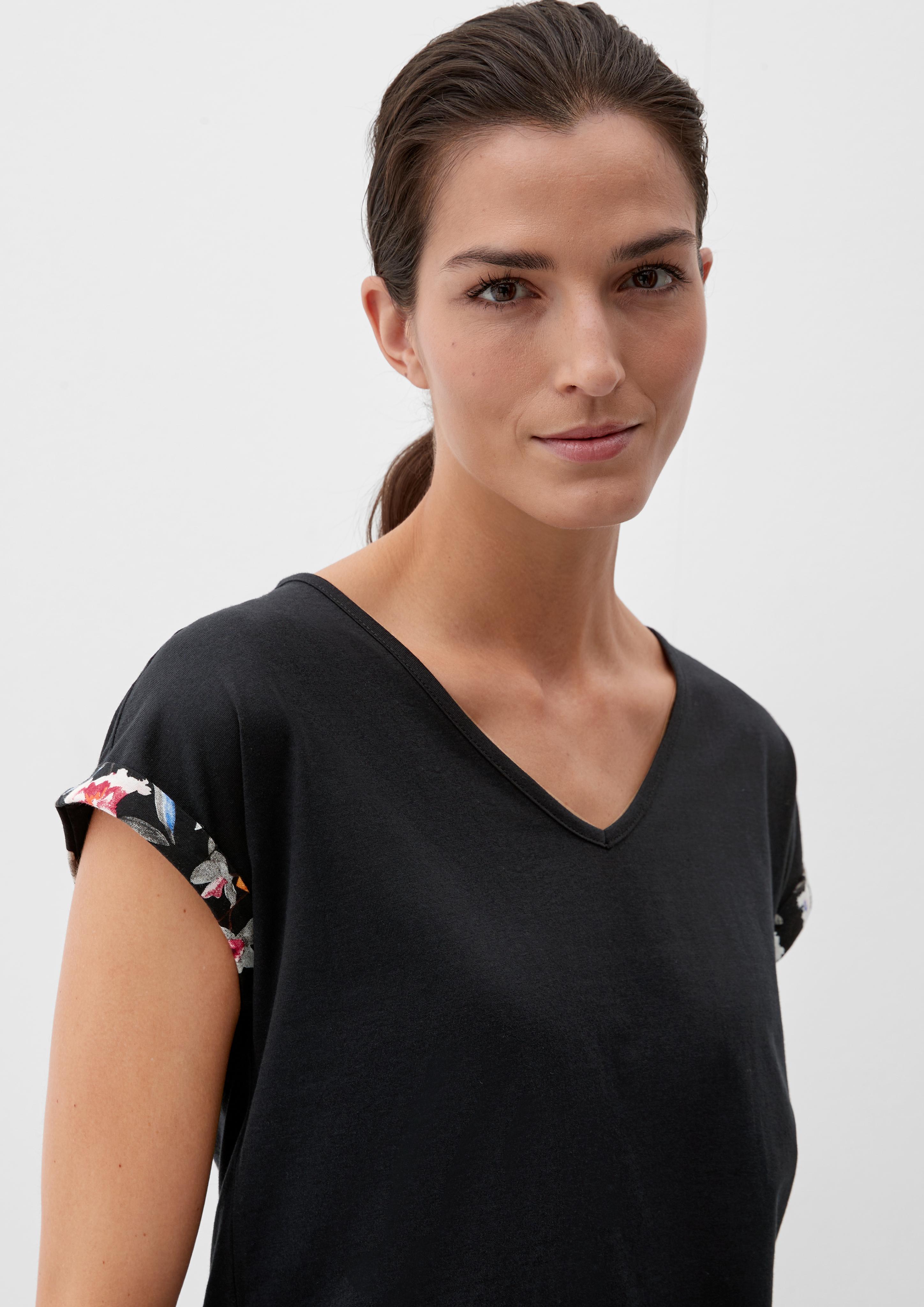 Kurzer Pyjama mit floralem Print  6000101-99A3