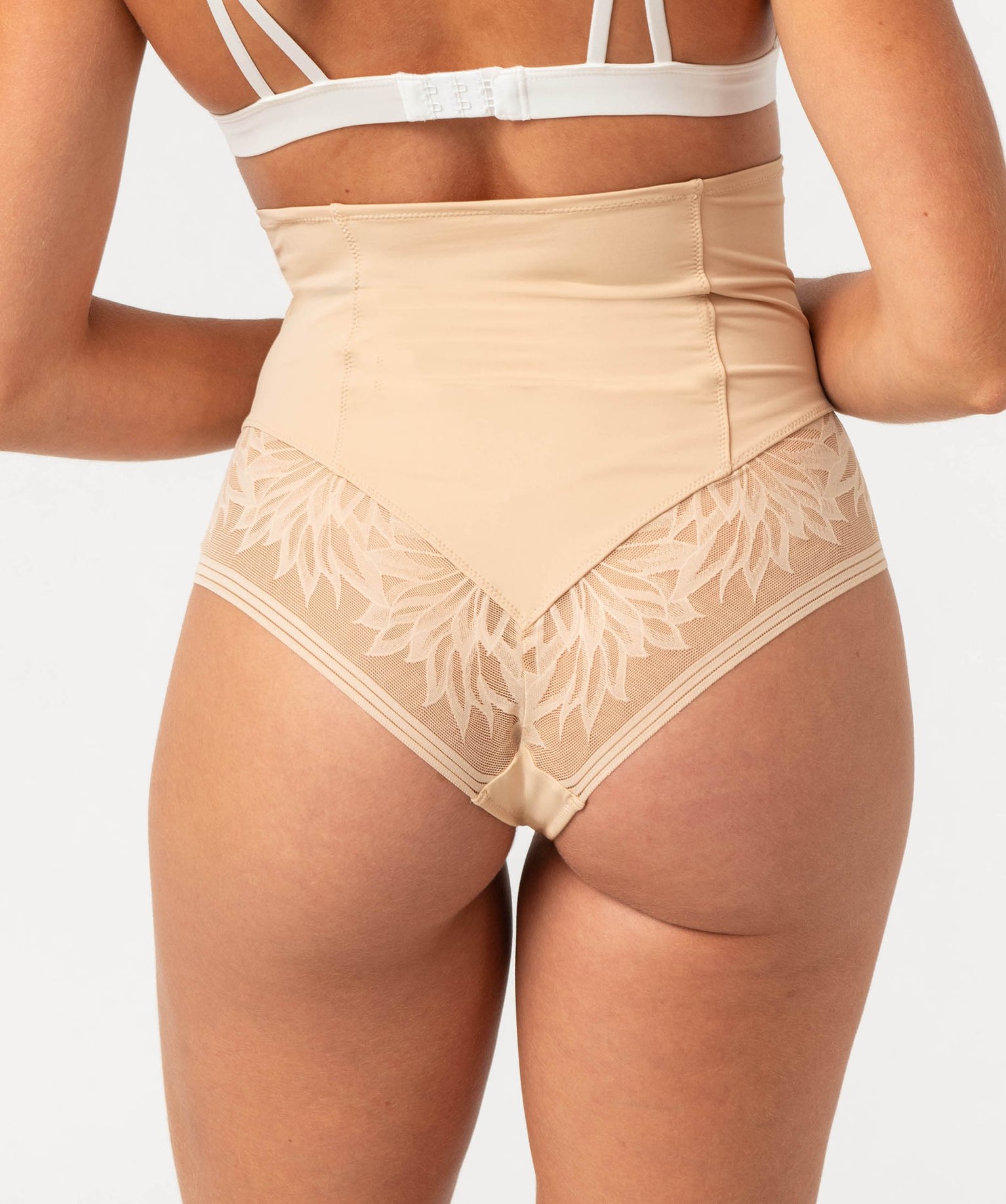 Culotte femme taille haute gainante en dentelle et microfibre beige | GEMO