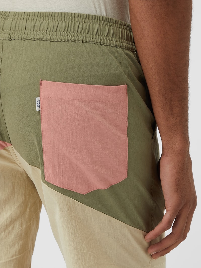 Shorts mit Stretch-Anteil in olivgrün