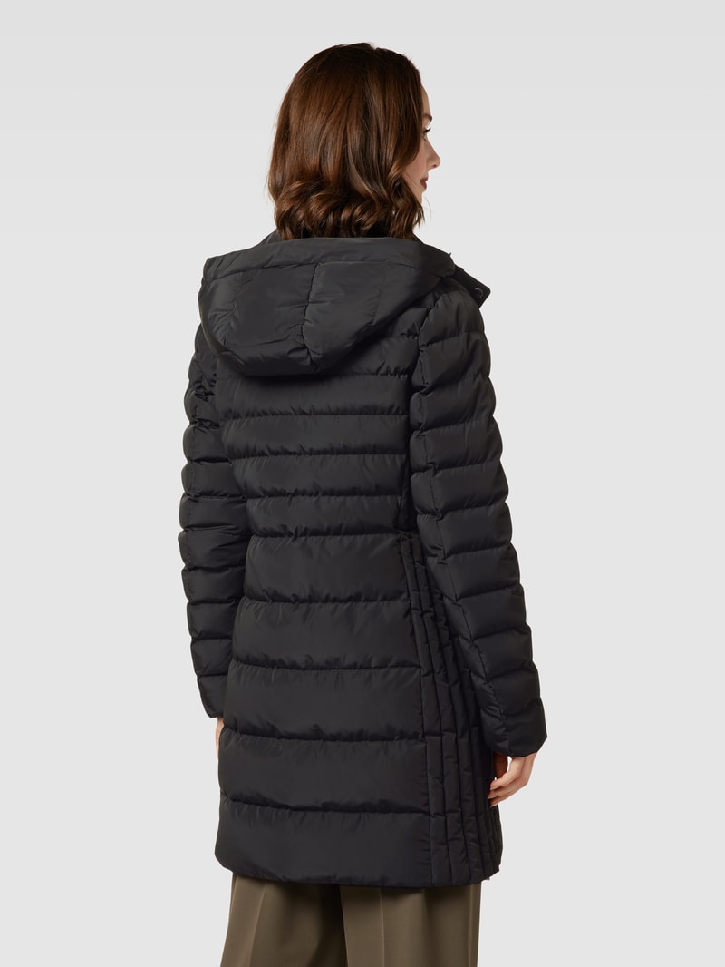 Steppjacke mit seitlichen Reißverschlusstaschen in schwarz