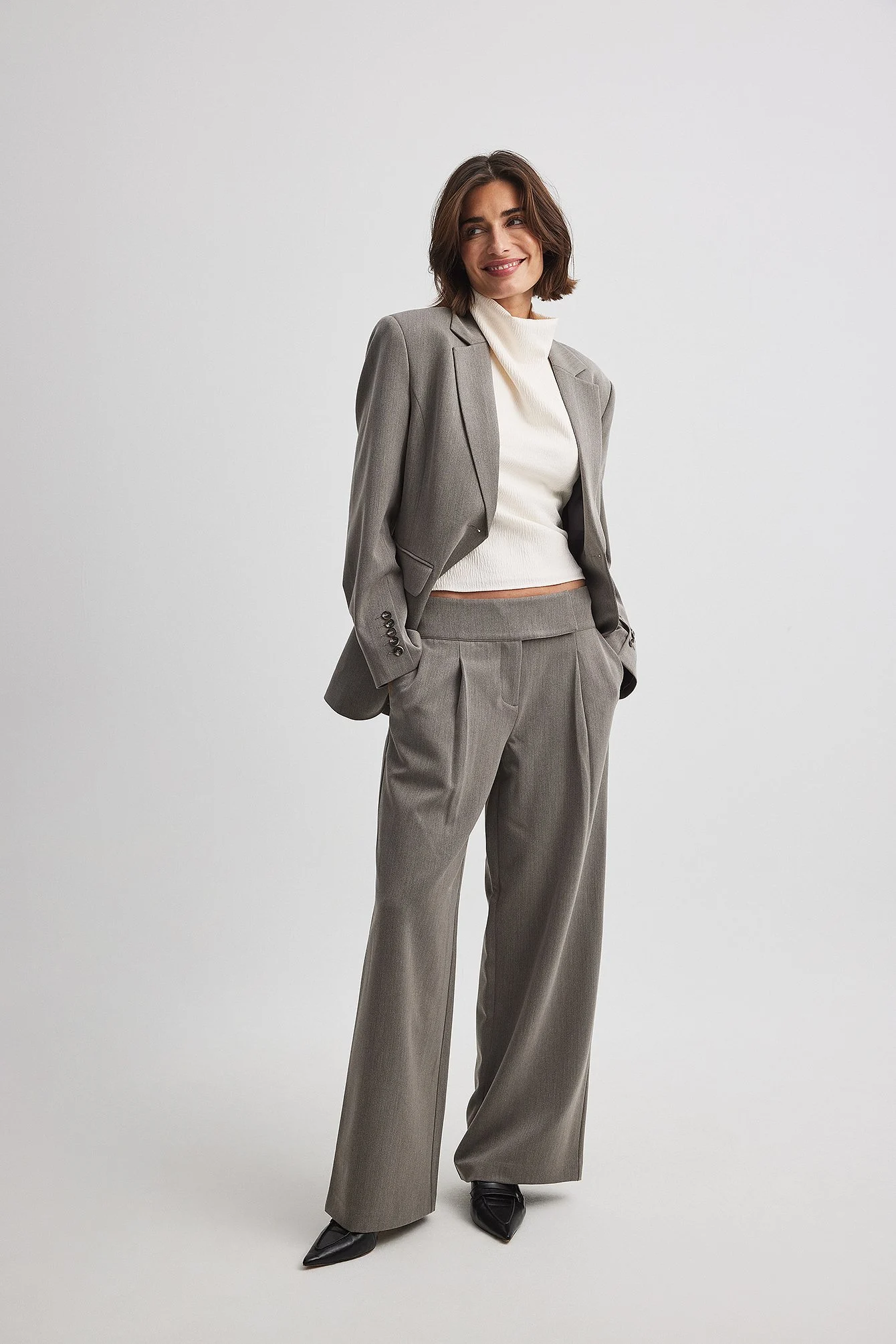 Weite Anzughose mit tiefer Taille