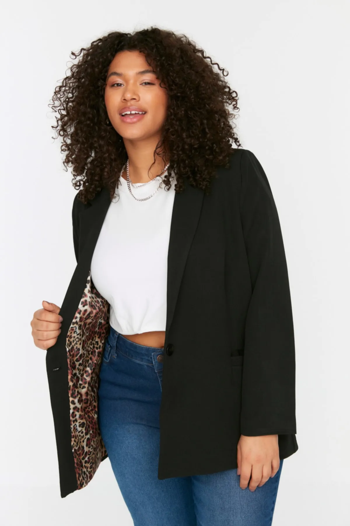 Trendyol Curve  Schwarze gewebte Blazerjacke mit Leopardenfutter TBBSS22CE0195