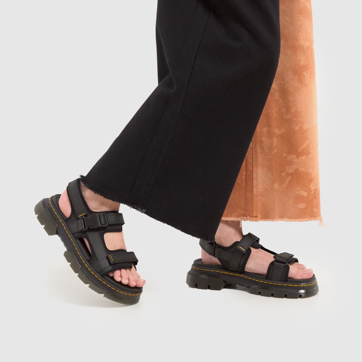 Dr Martens – Forster – Svarta sandaler