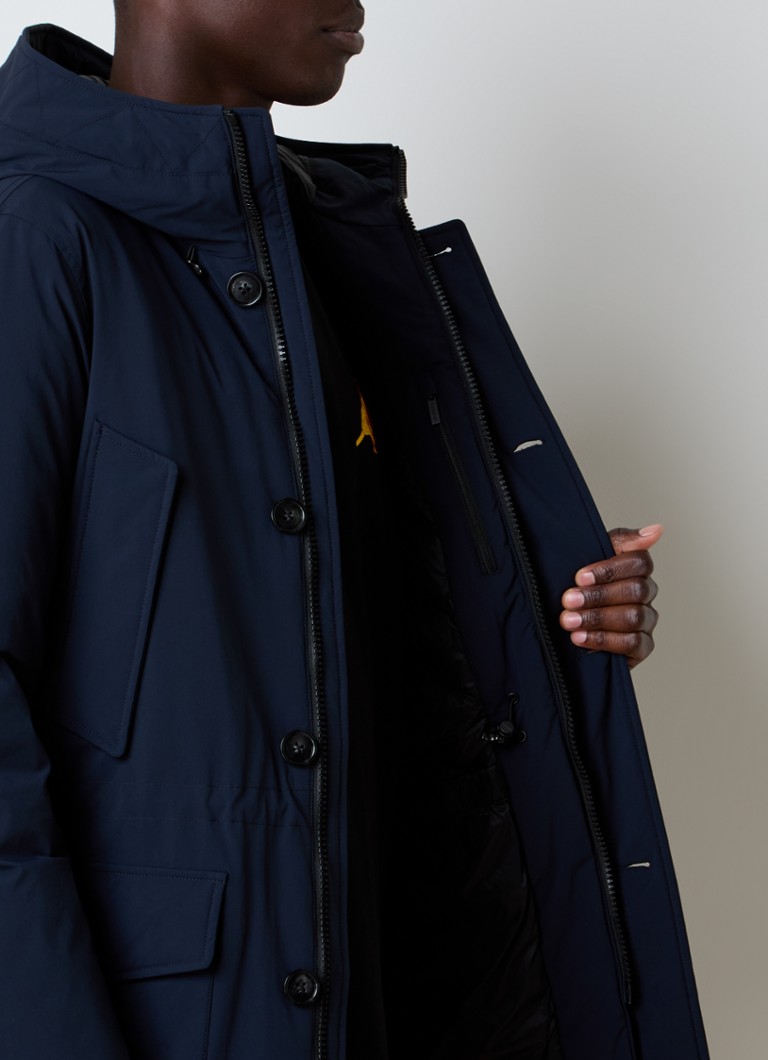 Prošívaná parka Woolrich Arctic s péřovou výplní a kapucí