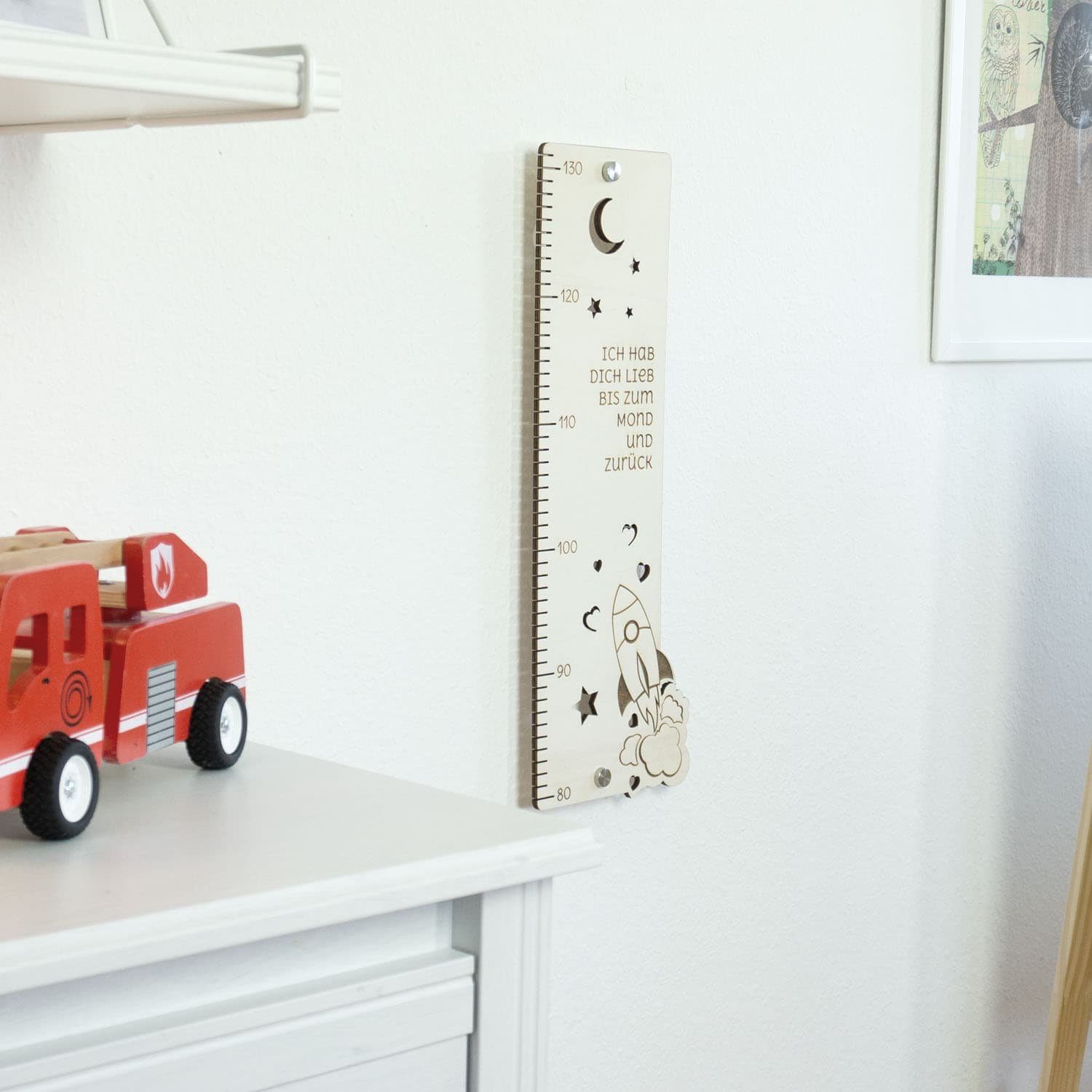 Namofactur Messlatte Kinder Holz Messlatte „Ich hab dich lieb bis zum Mond..” Junge Mädchen, Skala von 80-130 cm, Inkl. Edelstahl Wandhalterung Set