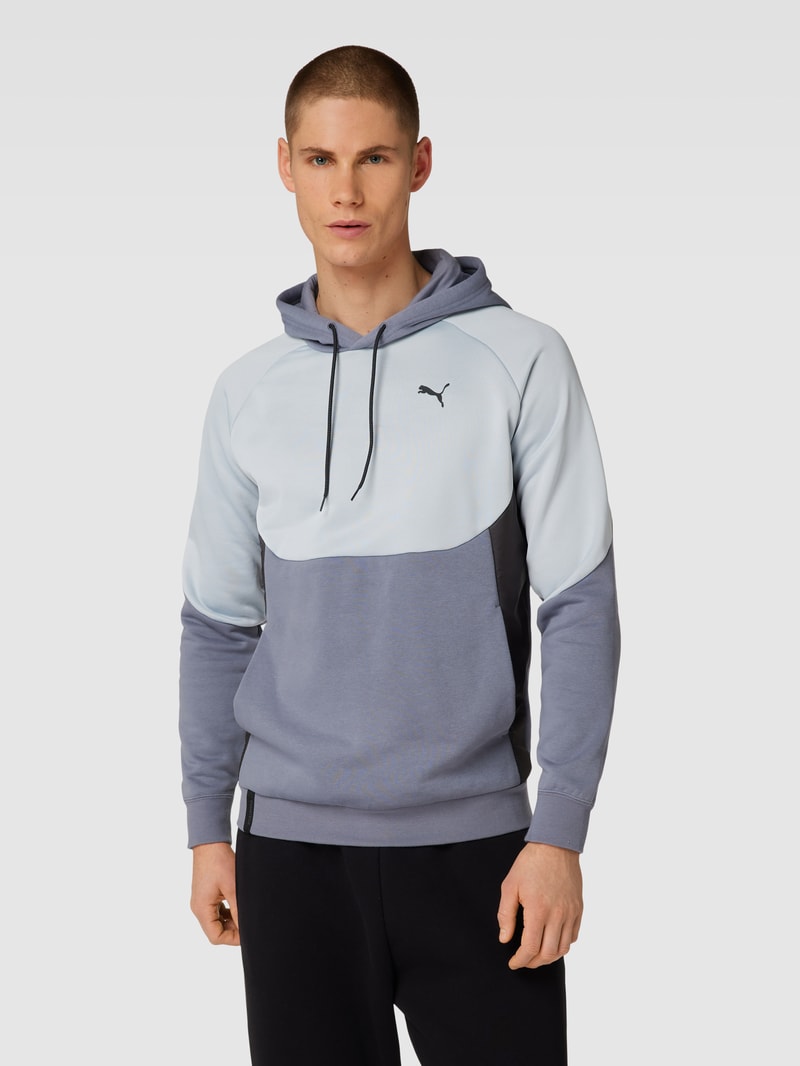 Hoodie mit Känguru-Tasche Modell 'PUMATECH Hoodie FL' in mittelgrau