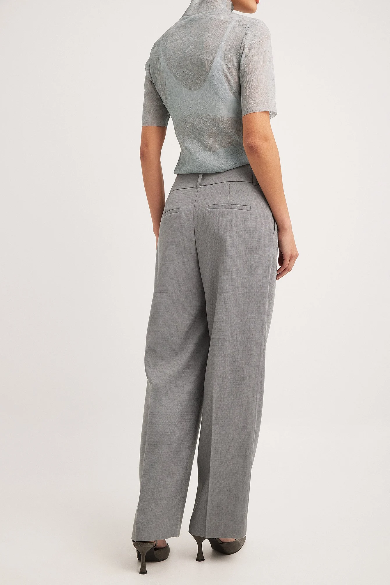 Weite Hose mit mittelhoher Taille