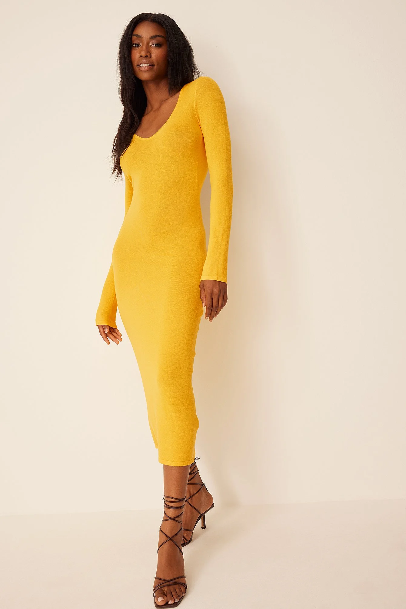Strickkleid mit offenem Rücken