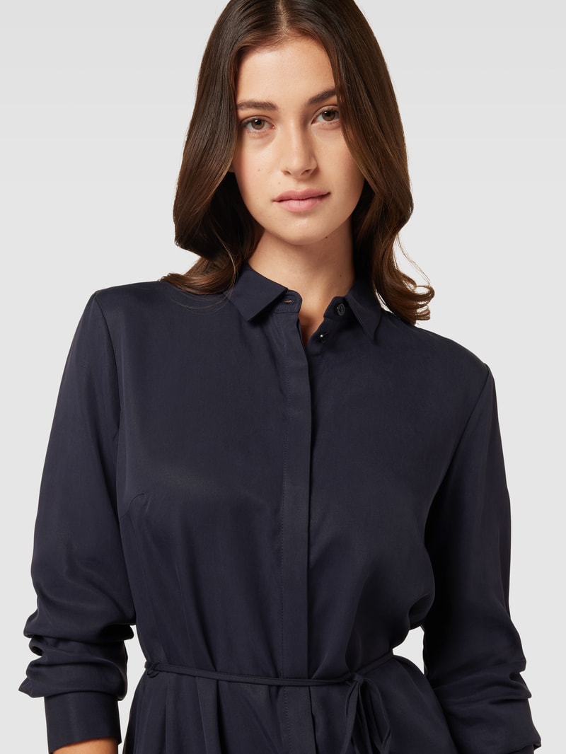 Knielanges Hemdblusenkleid mit Bindegürtel in marineblau