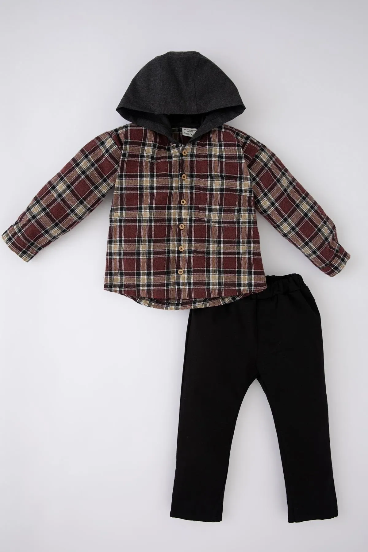 DeFacto  Zweiteiliges Flanell-Set mit kariertem Langarmshirt und Kapuze für Babys (Jungen).