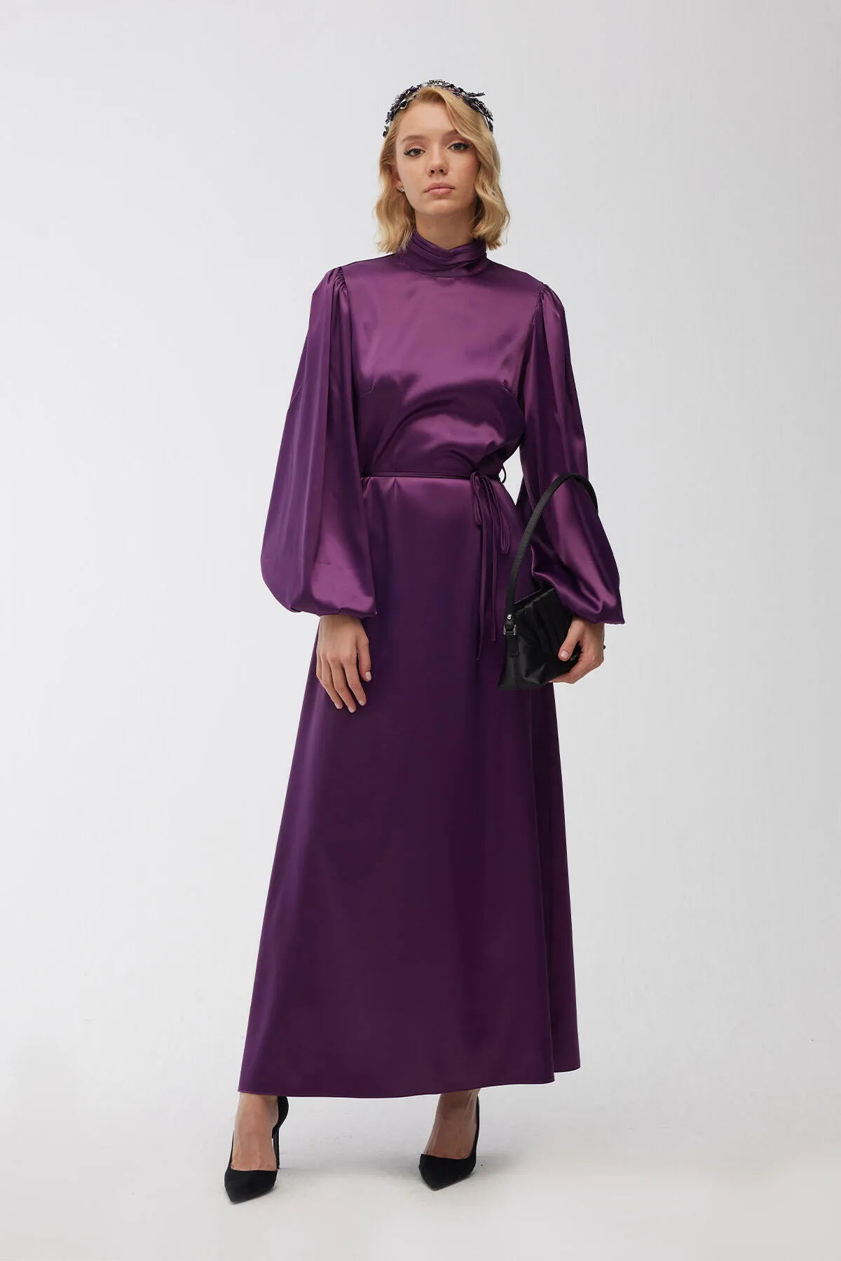 Manuka  Abendkleid aus Satin mit Ballonärmeln in Lila