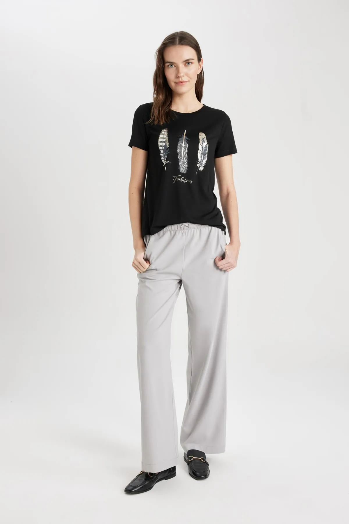 DeFacto  Bedrucktes Kurzarm-T-Shirt mit normaler Passform und Rundhalsausschnitt C2110ax24sp