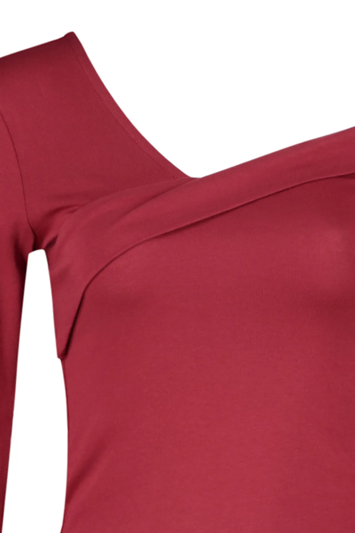 Trendyol Collection  Burgunderrote, eng anliegende, kurz geschnittene Strickbluse aus Baumwolle mit dehnbarem Volant TWOAW24BZ00161