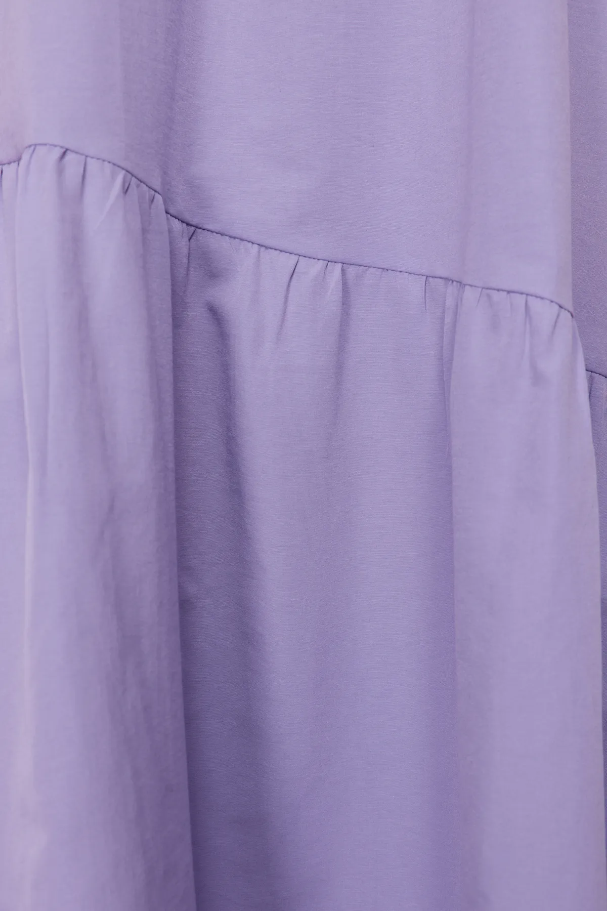 Trendyol Modest  Fliederfarbenes, detailliertes, gewebtes Baumwollkleid mit weitem Schnitt TCTSS21EL3470