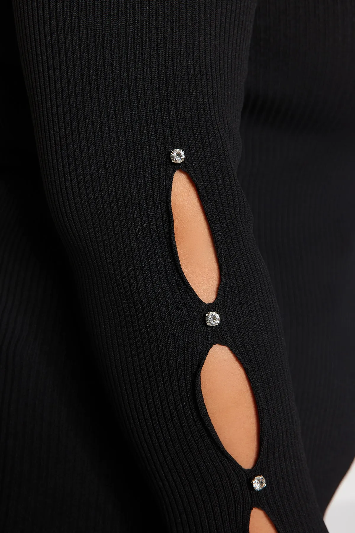Trendyol Curve  Schwarzer Rollkragenpullover, schlichte, figurbetonte Polyelite-Strickbluse in Übergröße TBBAW24AF00021