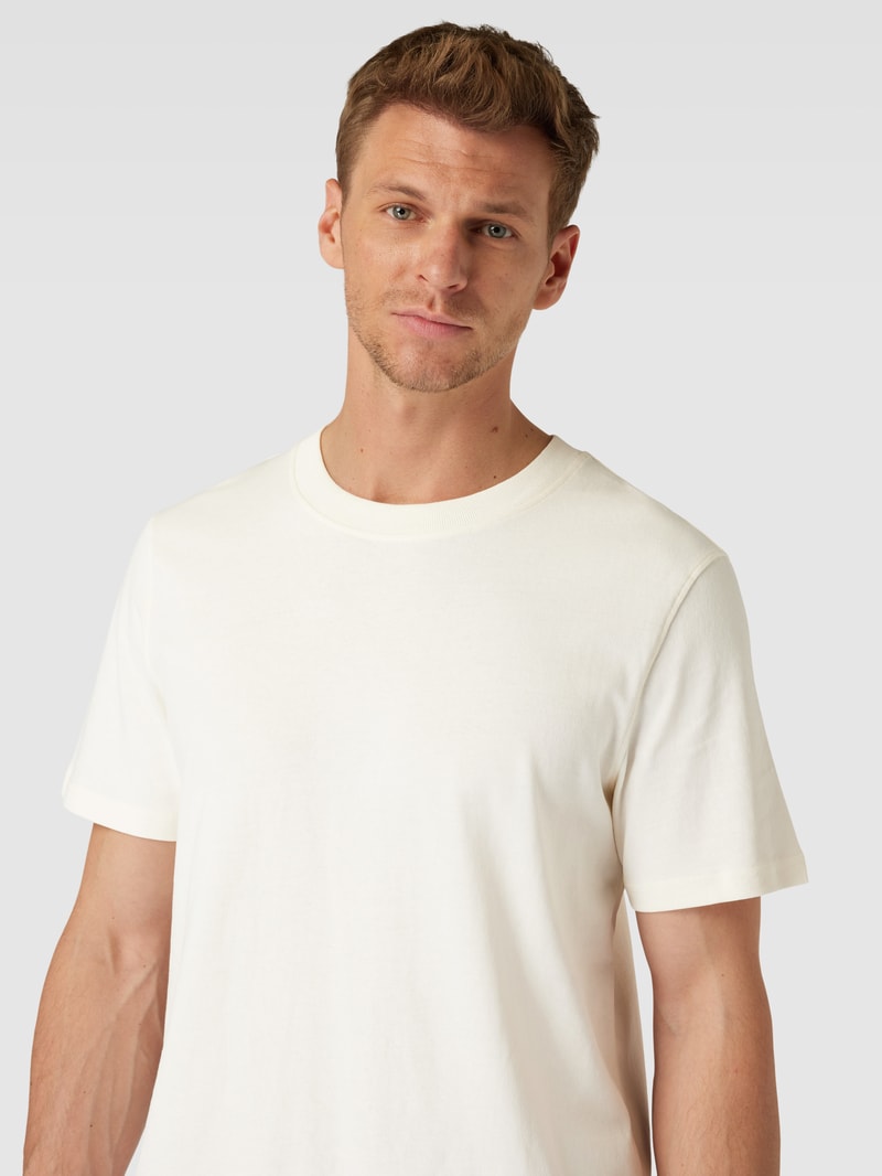 T-Shirt mit Label-Detail Modell 'MAARKOS' in offwhite