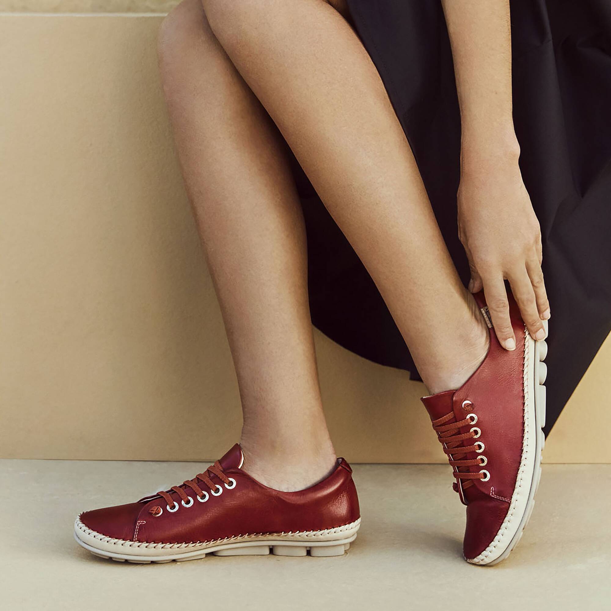 Buty sportowe w kolorze KORALOWYM