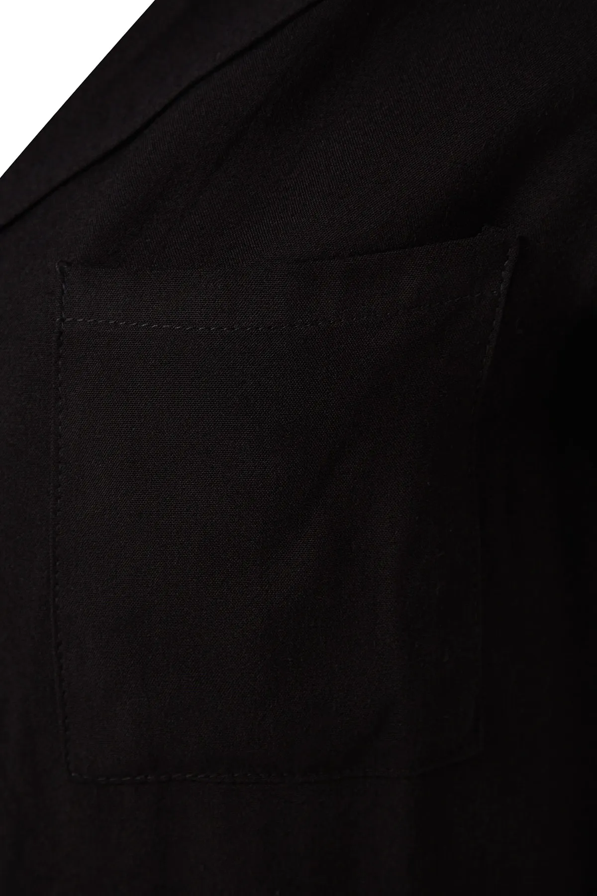 Trendyol Collection  Schwarzes, gewebtes Pyjama-Set aus Hemd und Shorts aus Viskose THMSS19PT0004