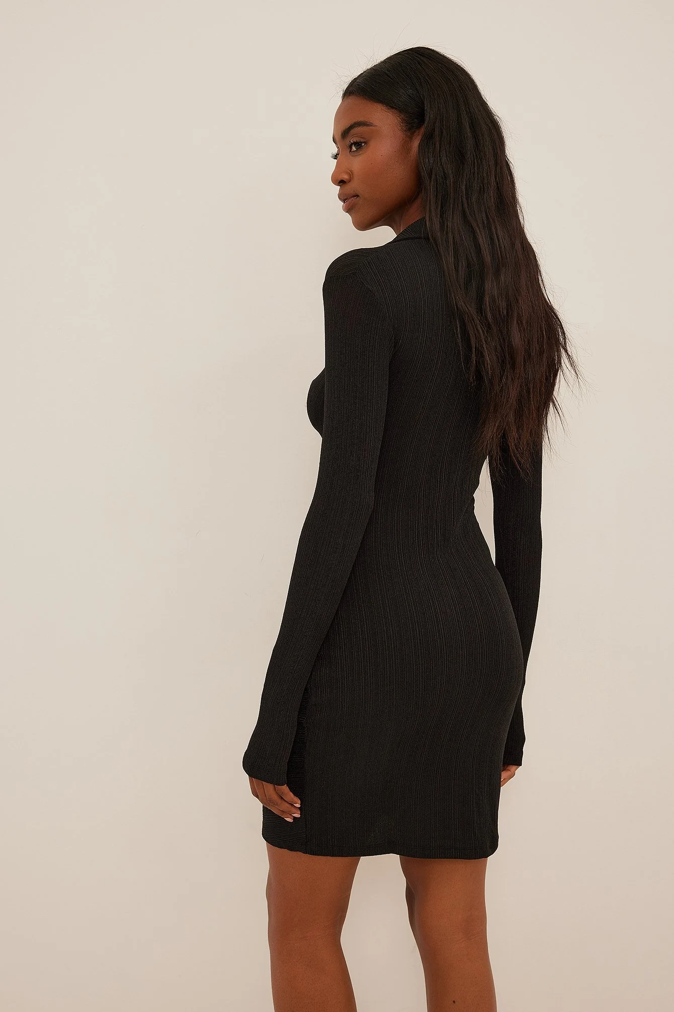 Kleid mit Knopfdetail