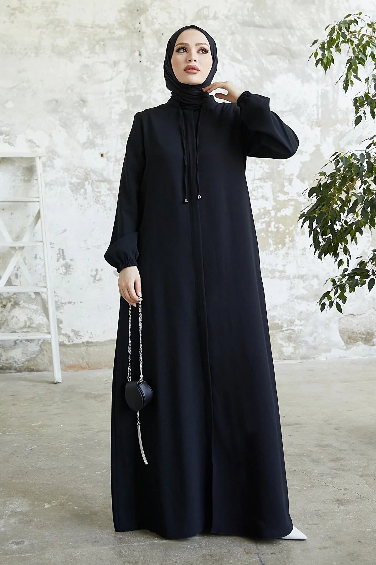 InStyle  Abaya mit Spitzenkragen und versteckter Knopfleiste – Schwarz