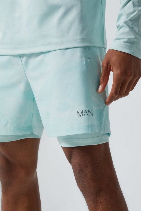 Man Active 2-in-1 Shorts mit Camouflage-Print