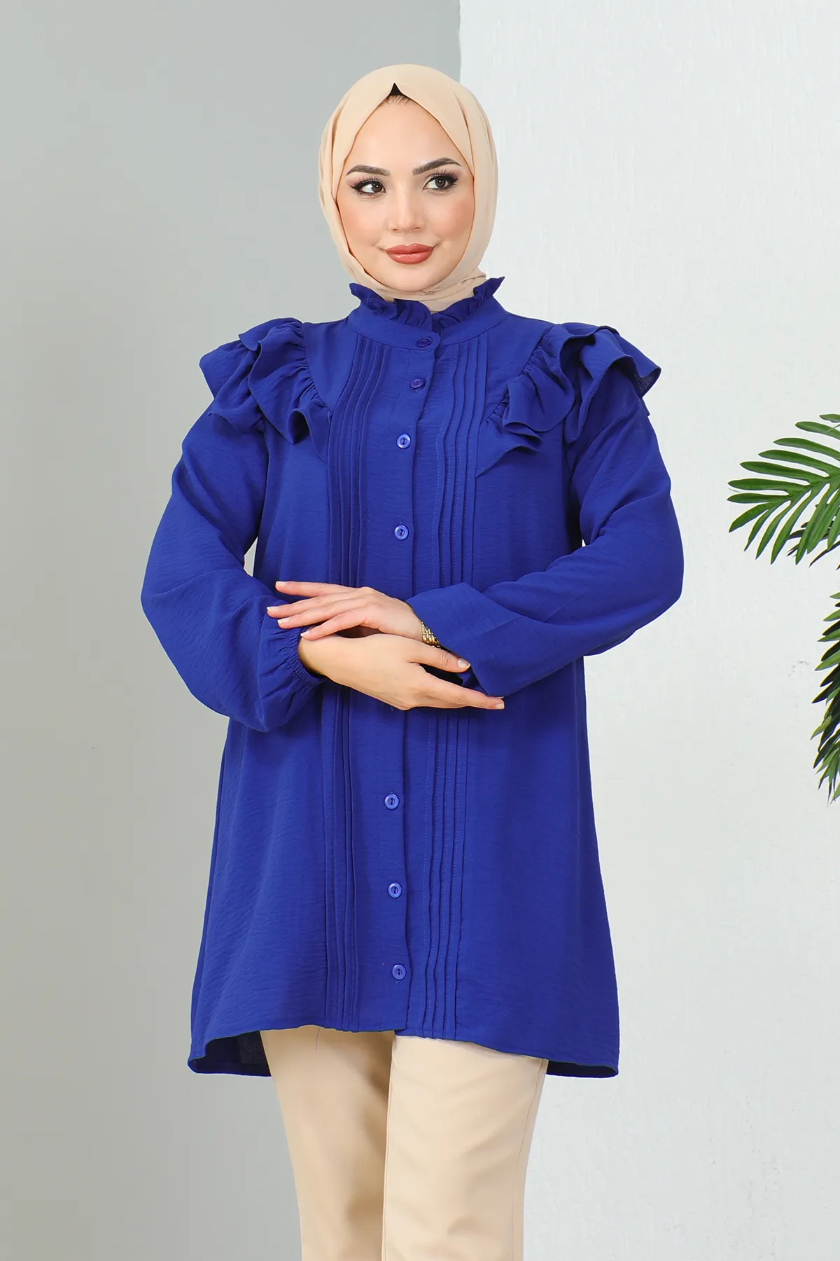MODAQU  Saks – Blaue Tunika mit Rüschen an den Schultern