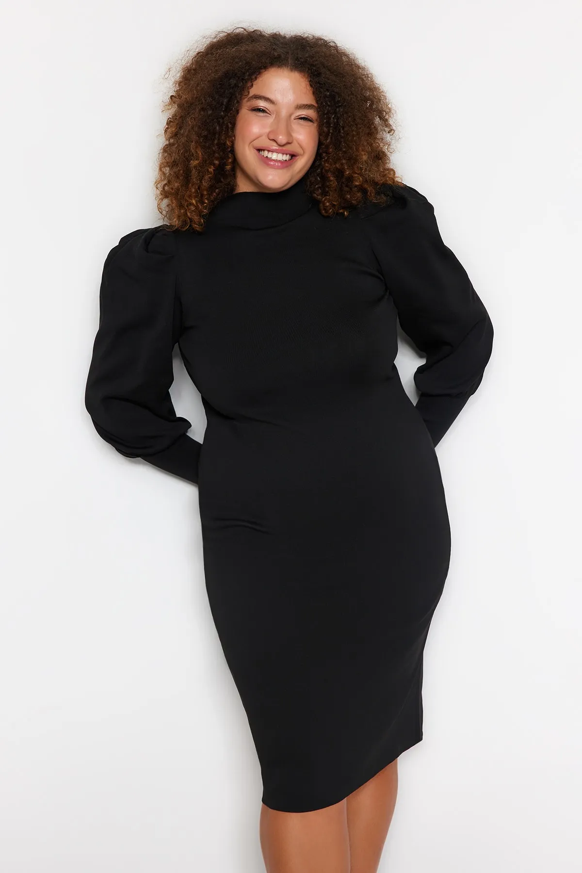 Trendyol Curve  Schwarzes Strickkleid mit Ärmeldetail TBBAW24AH00000