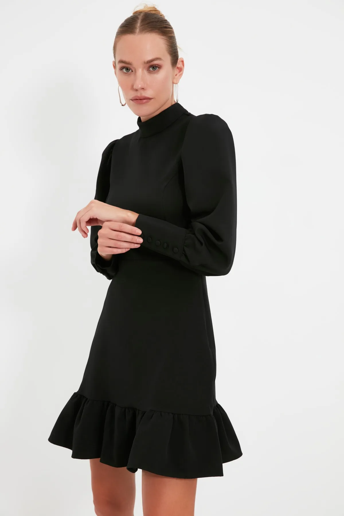 Trendyol Collection  Schwarzes, gesmoktes, gewebtes Minikleid in A-Linie mit Stehkragenrock TWOAW21EL1816