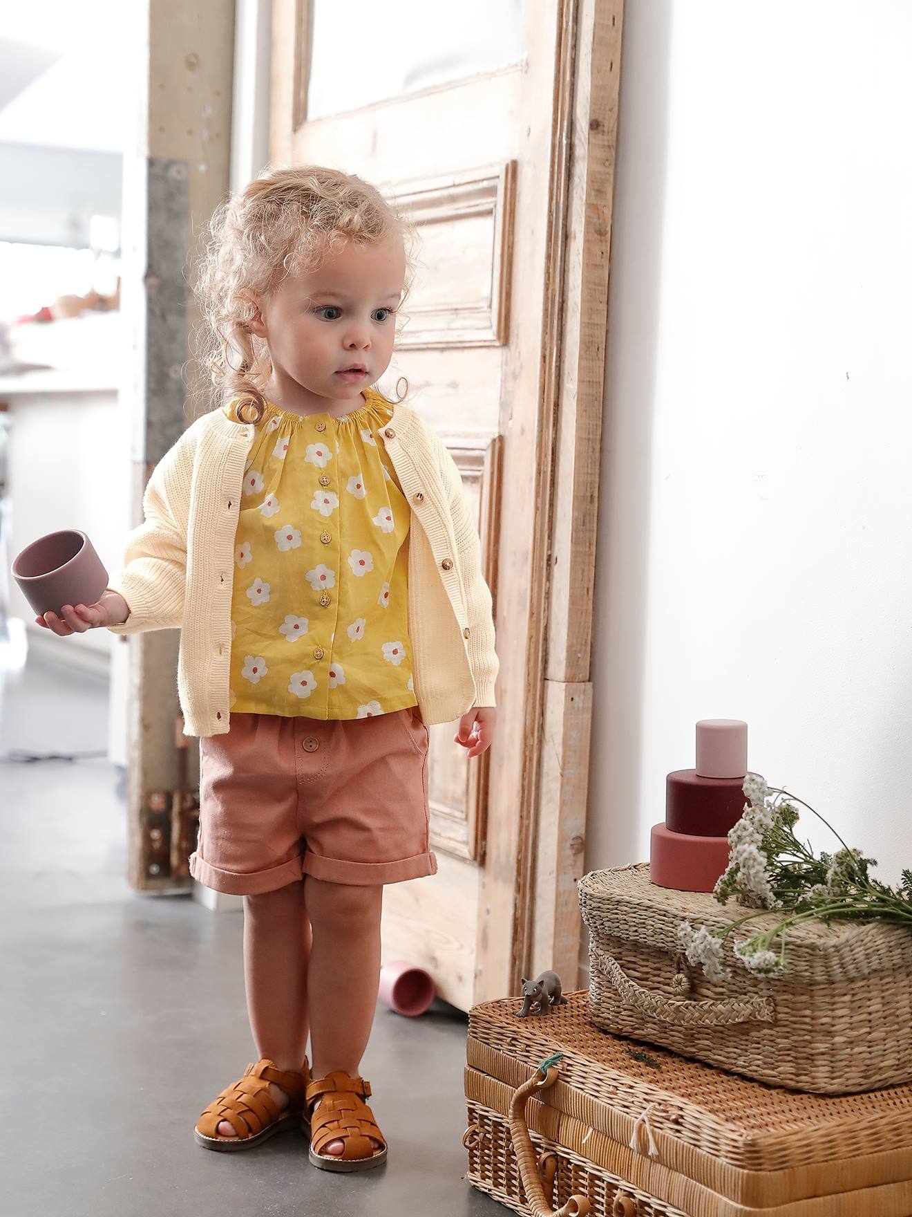 Gilet bébé en côtes anglaises motif irisé bleu ciel