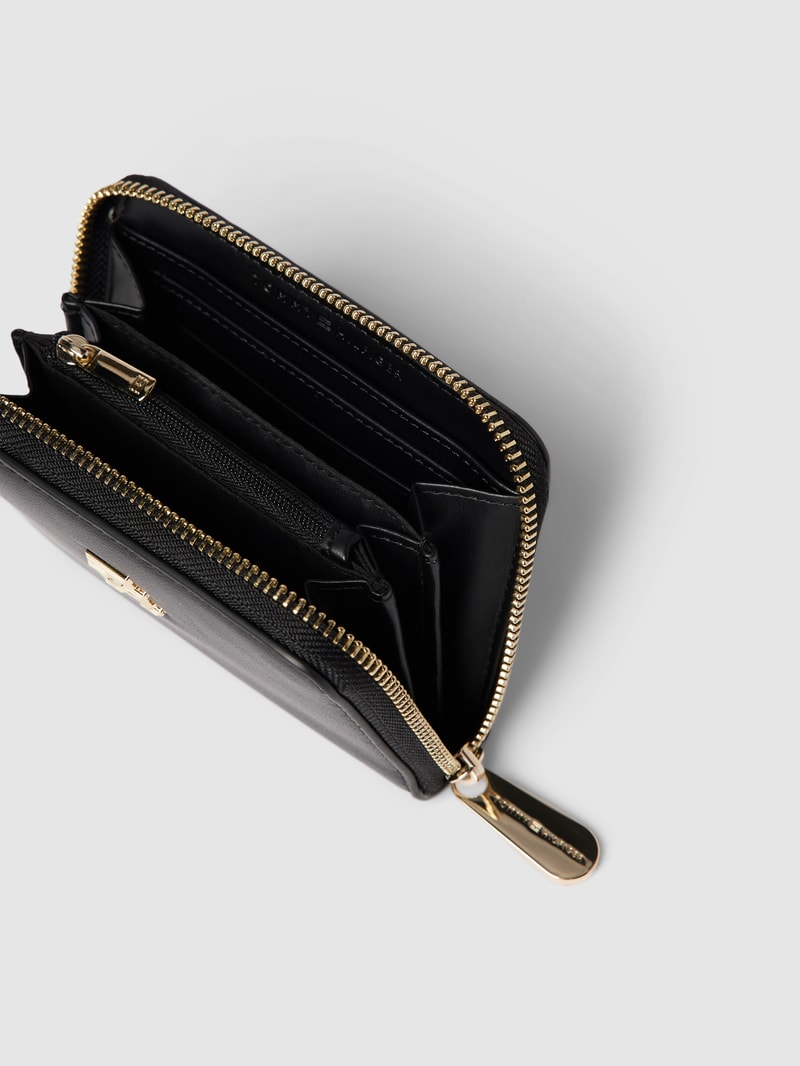 Portemonnaie mit Label-Detail Modell 'POPPY' in schwarz