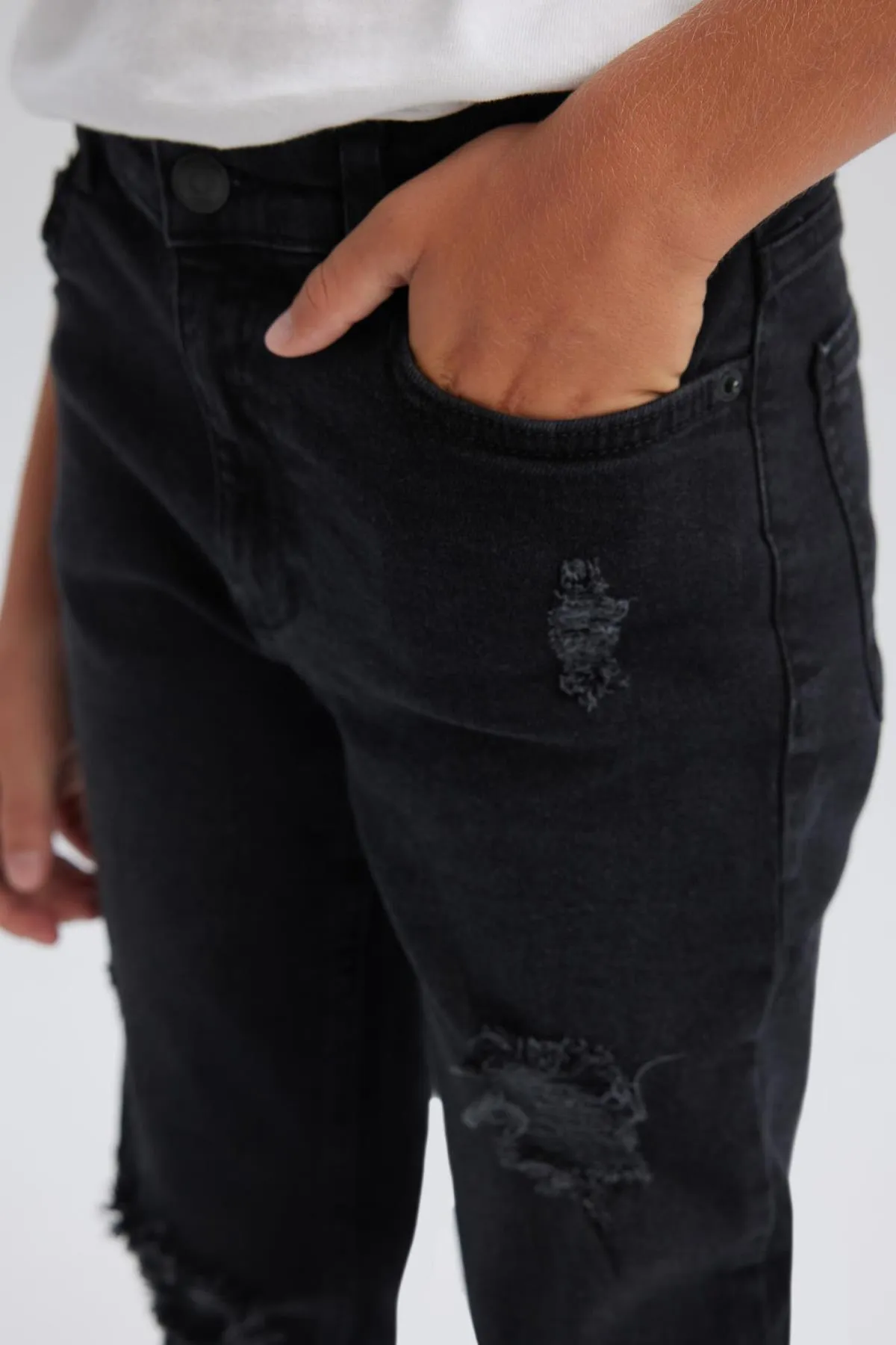 DeFacto  Jeanshose für Jungen mit schmaler Passform, zerrissenem, detailliertem Skinny-Leg-Jeans A5550a823au