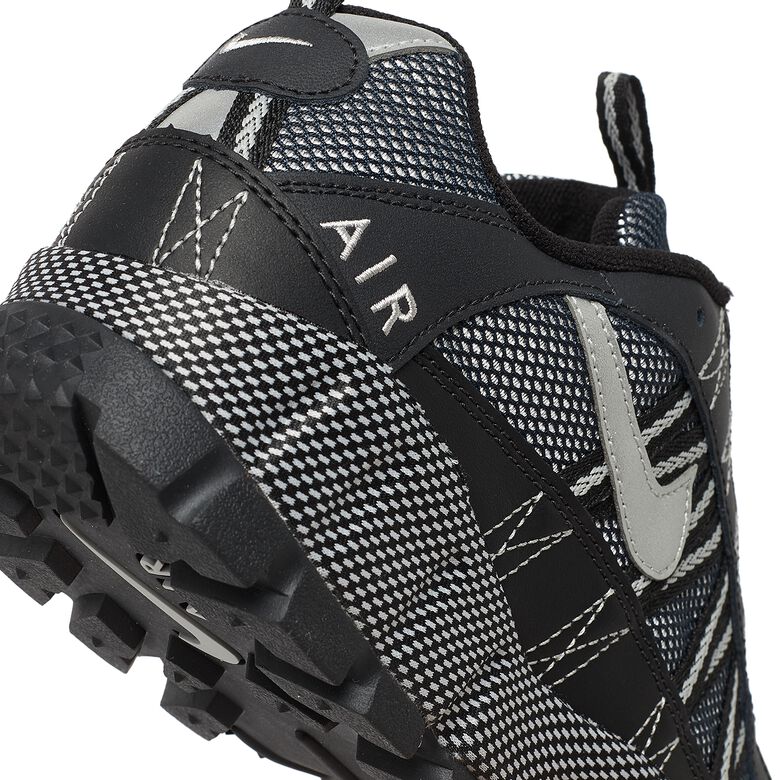 NIKE Air Humara Qs 