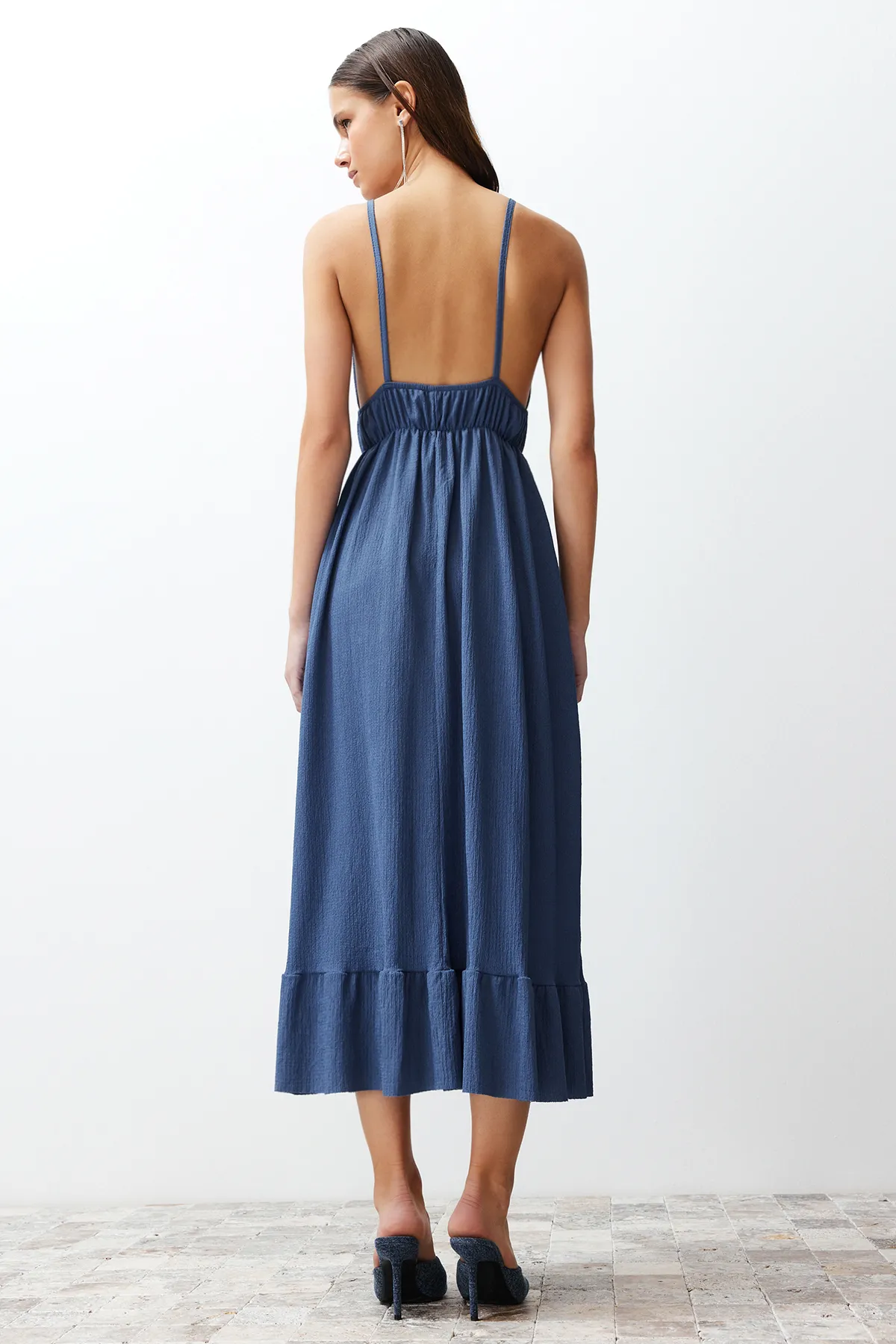 Trendyol Collection  Indigo Uni Rock Rüschen V-Ausschnitt Träger Maxi Gerippt Flexibel TWOSS24EL00416