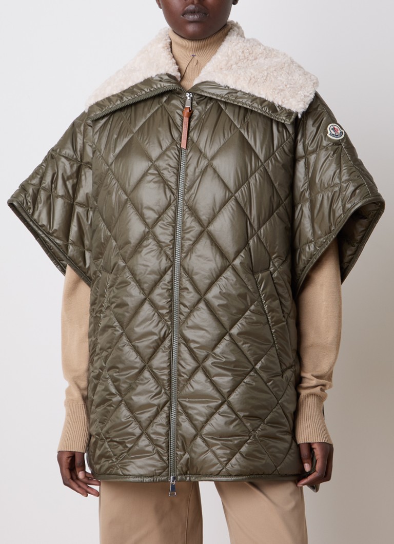 Moncler tikattu viitta untuvatäytteellä ja sivutaskuilla