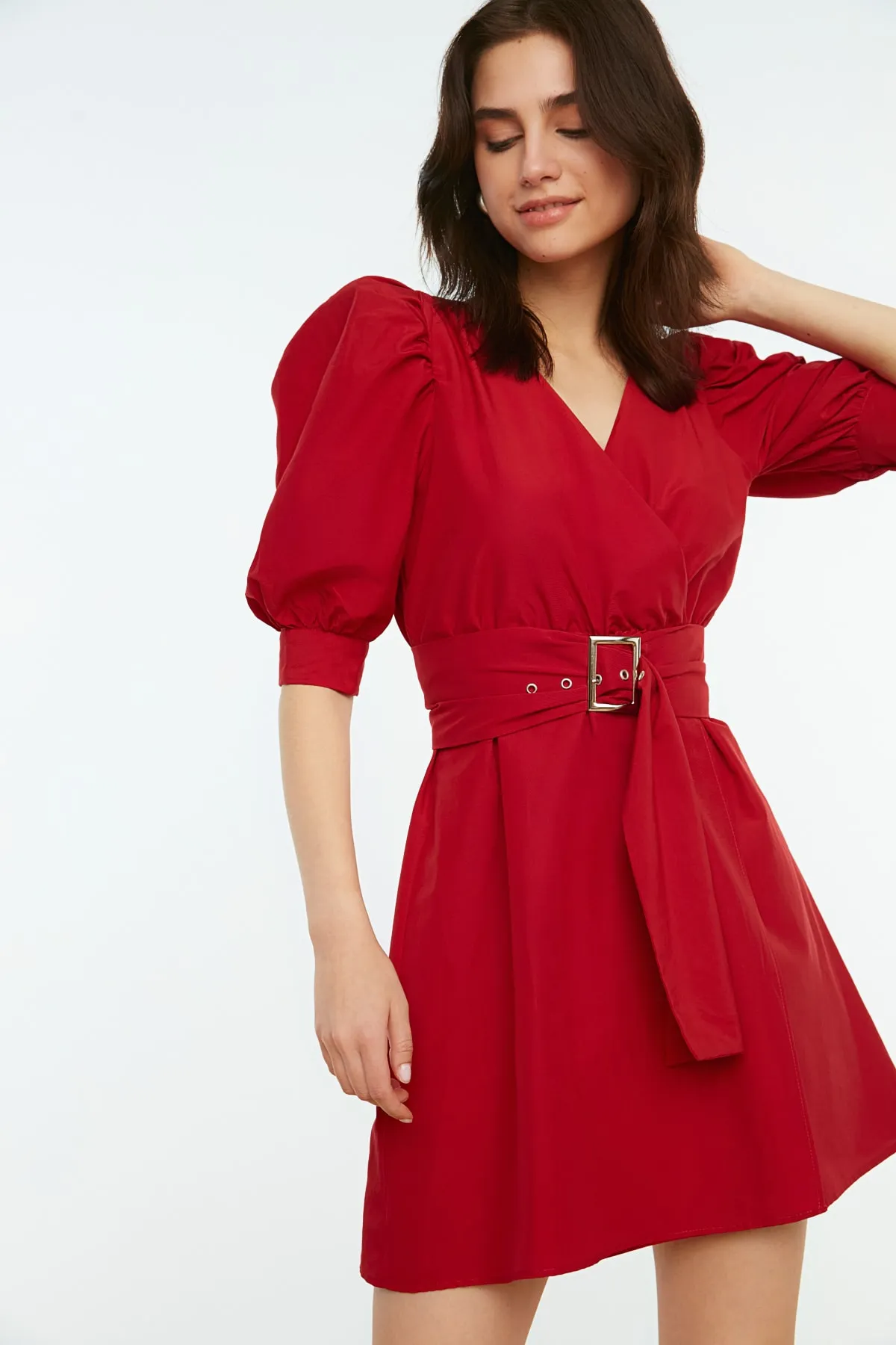 Trendyol Collection  Weinrotes, gewebtes Minikleid mit Gürtel, an der Taille geöffnet TWOSS20EL0619
