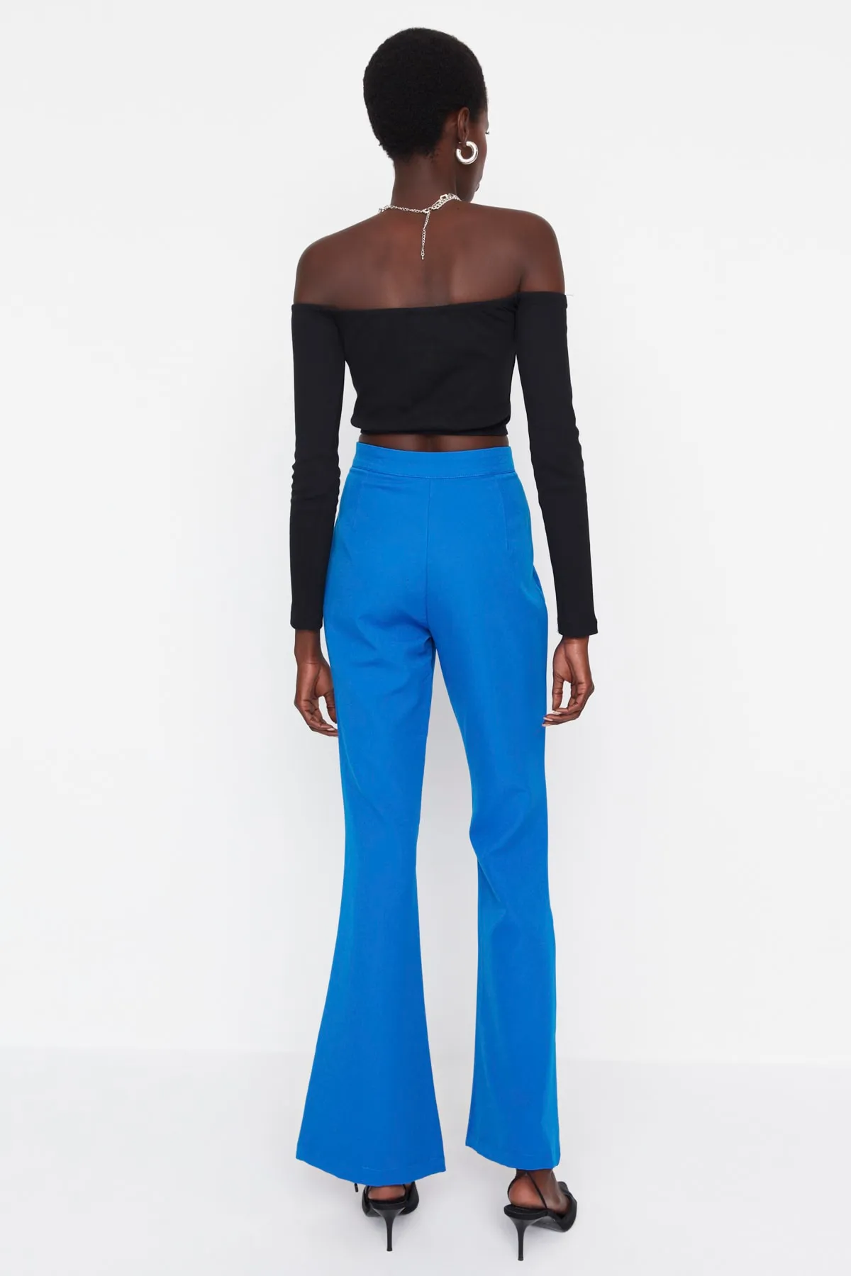 Trendyol Collection  Blaue, gewebte Hose mit ausgestelltem Bein TOFAW19BB0581