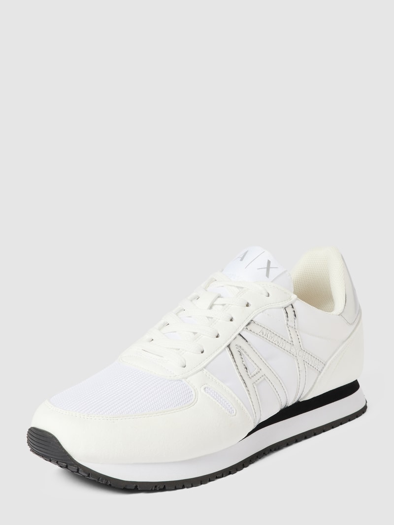 Sneaker mit Label-Details in weiß