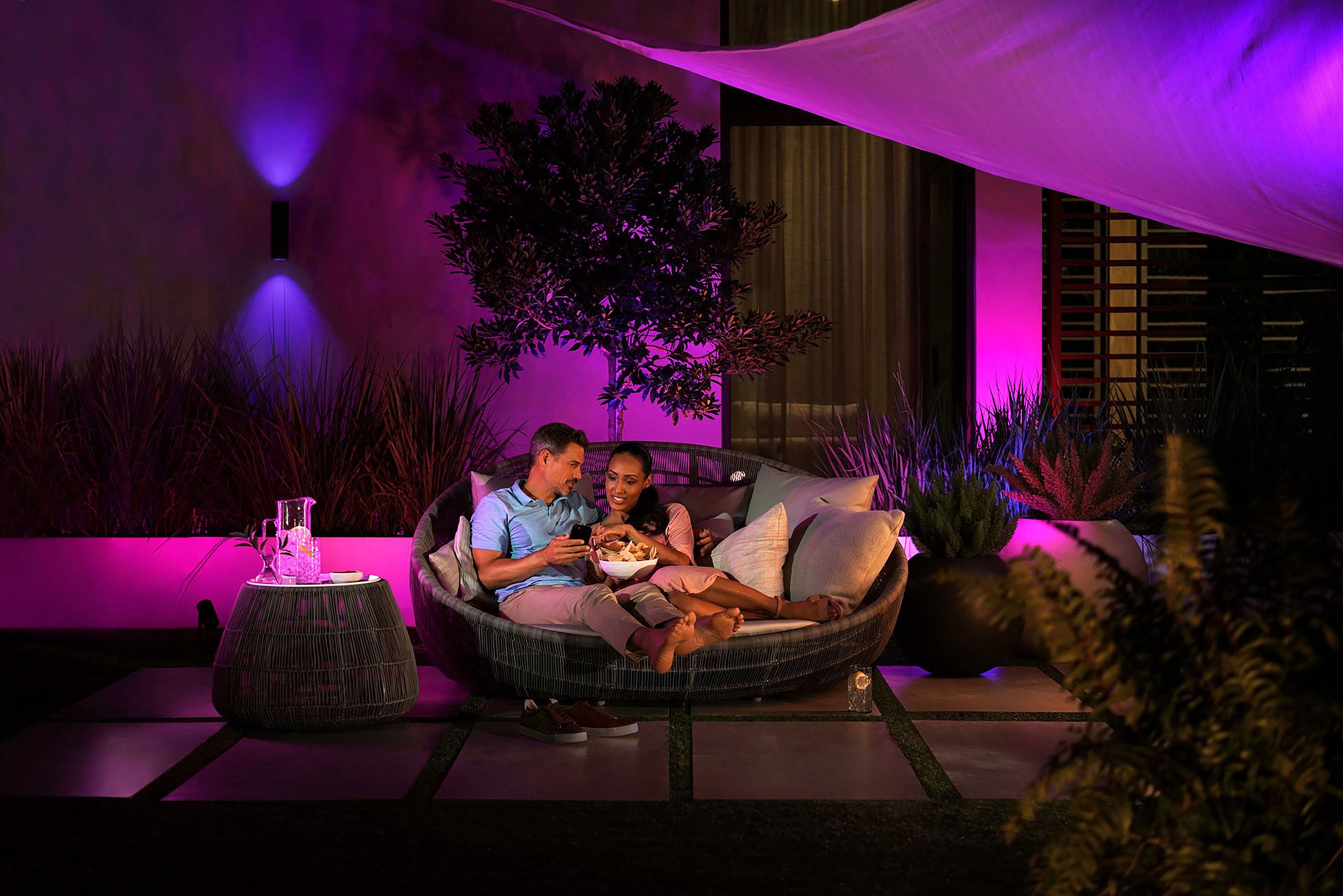 Philips Hue LED Außen-Wandleuchte Appear, Smart Home, LED fest integriert, RGB, best. aus 2 x Philips Hue White & Colour Ambiente Appear Wandleuchte