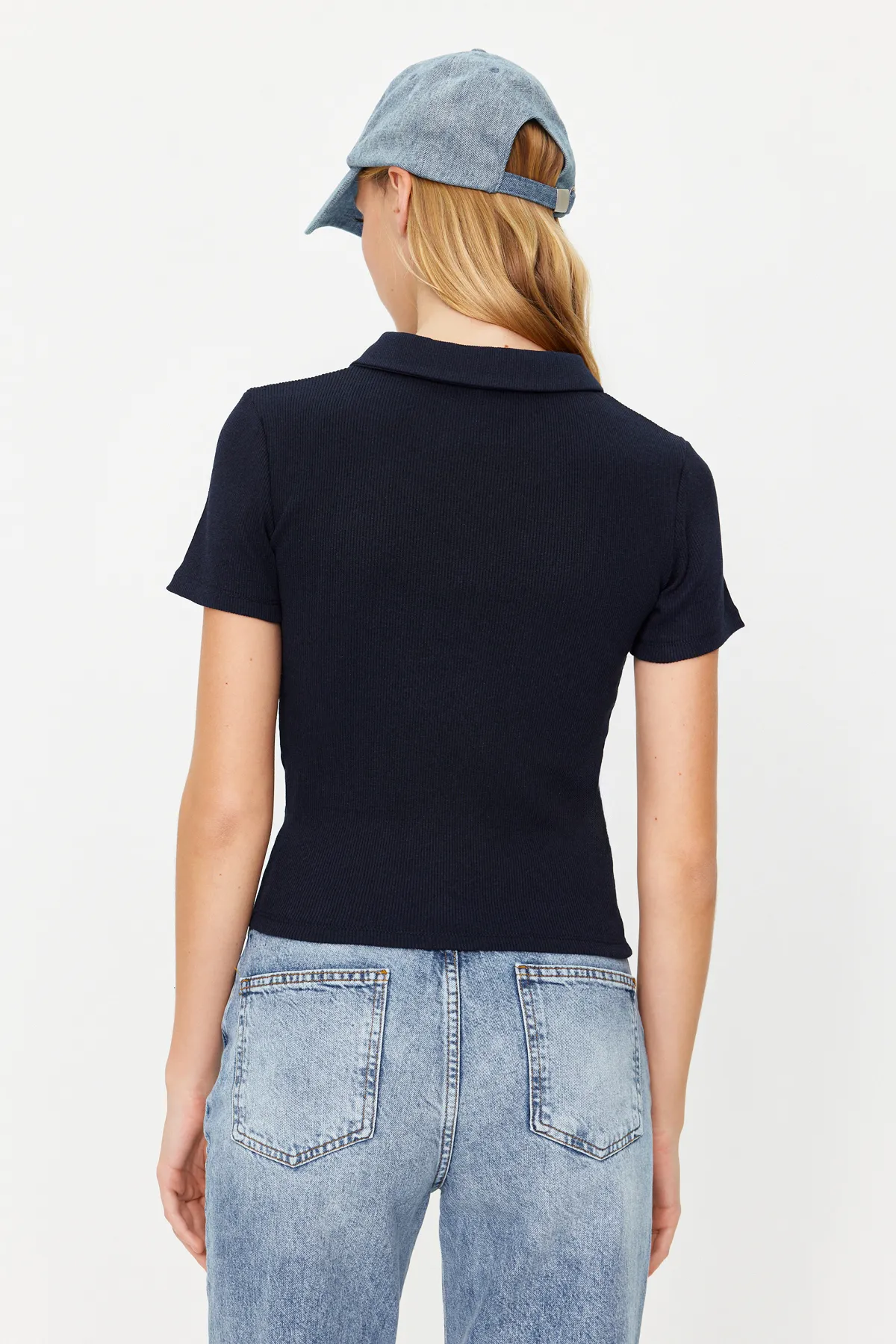 Trendyol Collection  Marineblaue, mit Reißverschluss, detaillierte, taillierte, gerippte, dehnbare Strickbluse mit Polokragen TWOSS23BZ00496