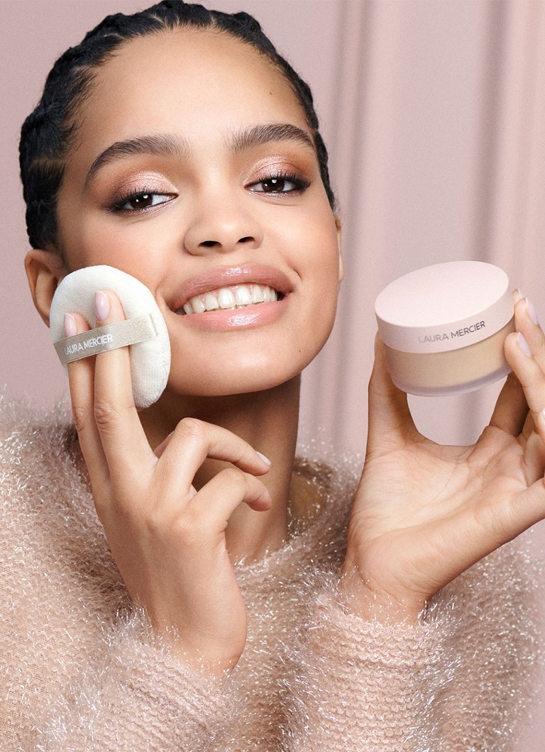 Pudră liberă și puf de pudră translucide Divinely Flawless Laura Mercier – Ediție limitată