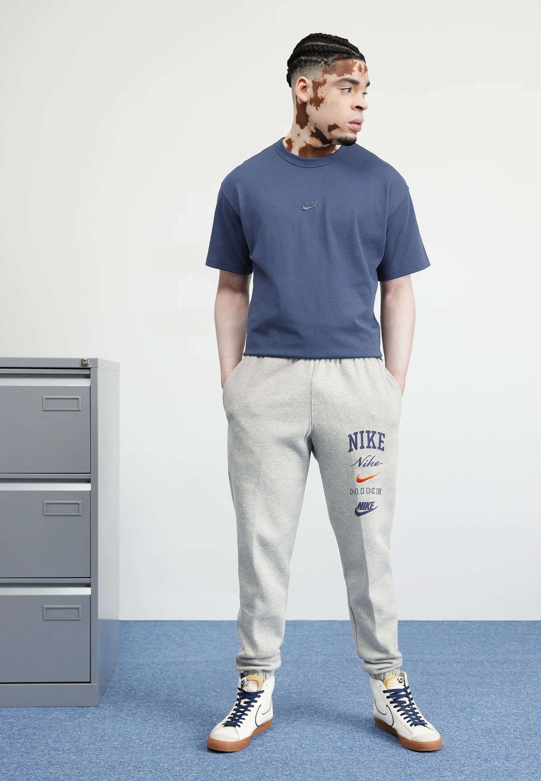 Nike Sportswear CLUB PANT STACK - Pantalones deportivos