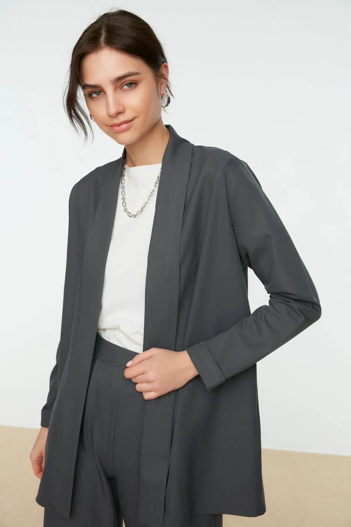 Trendyol Modest  Dunkelgrauer gewebter Anzug mit weitem Bein und Jacke und Hose TCTSS22US0123