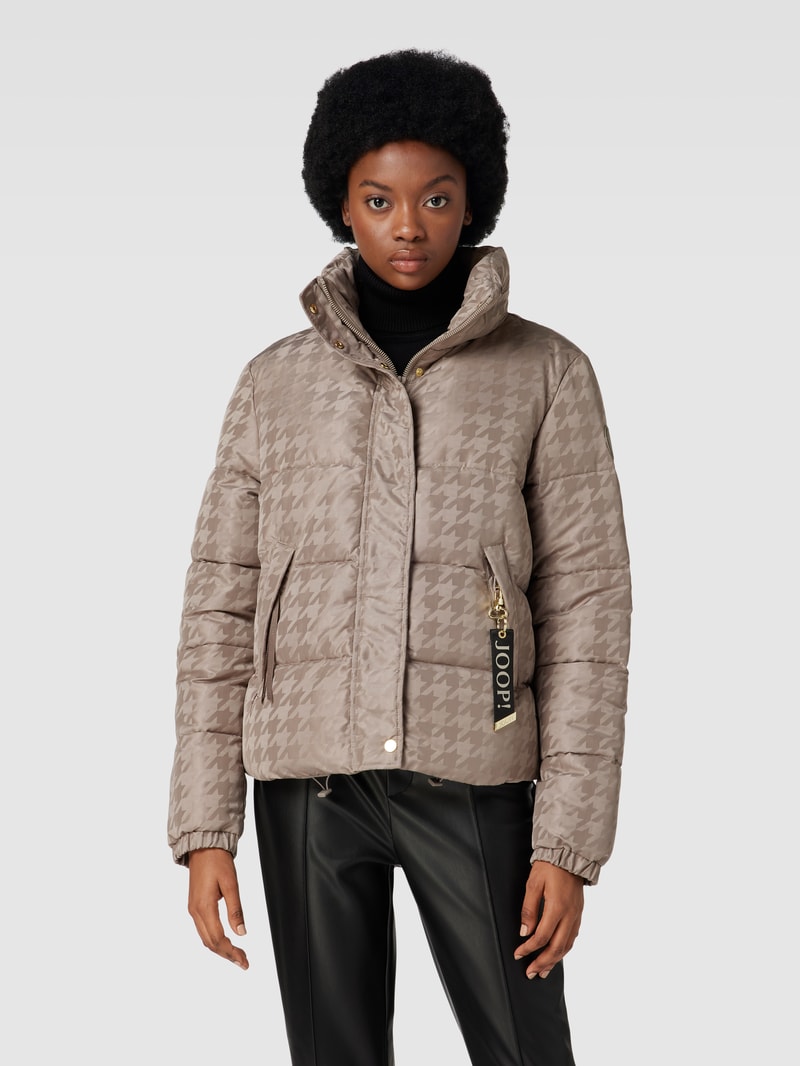 Steppjacke mit seitlichen Reißverschlusstaschen in taupe