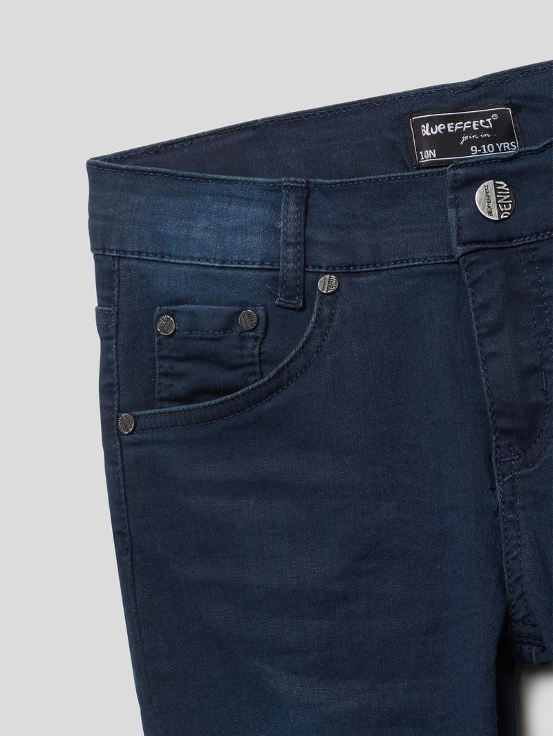 Jeans mit Label-Patch Modell 'Nos' in dunkelblau