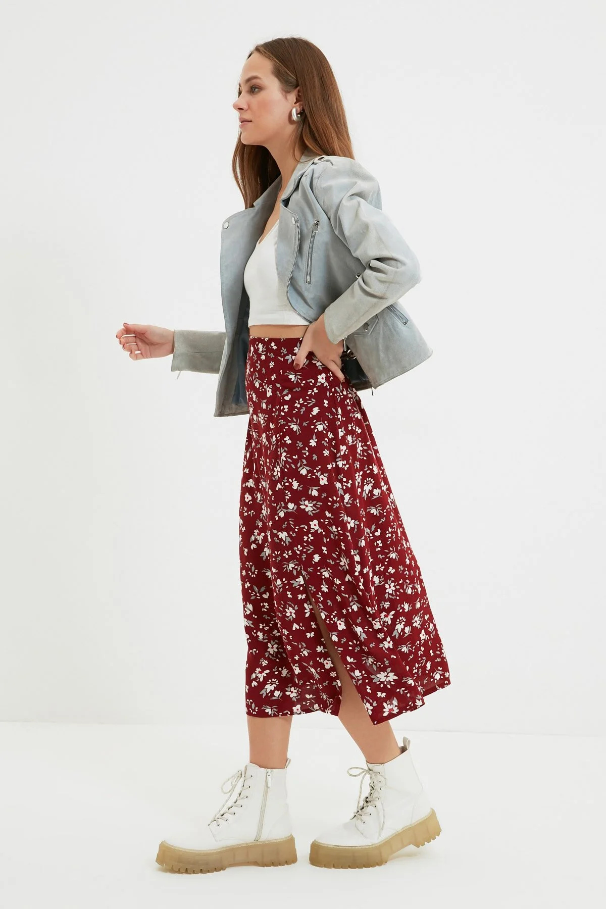 Trendyol Collection  Burgunderfarbener Midi-Webrock aus Viskosestoff mit Schlitz und detailliertem Blumenmuster TWOSS20ET0231